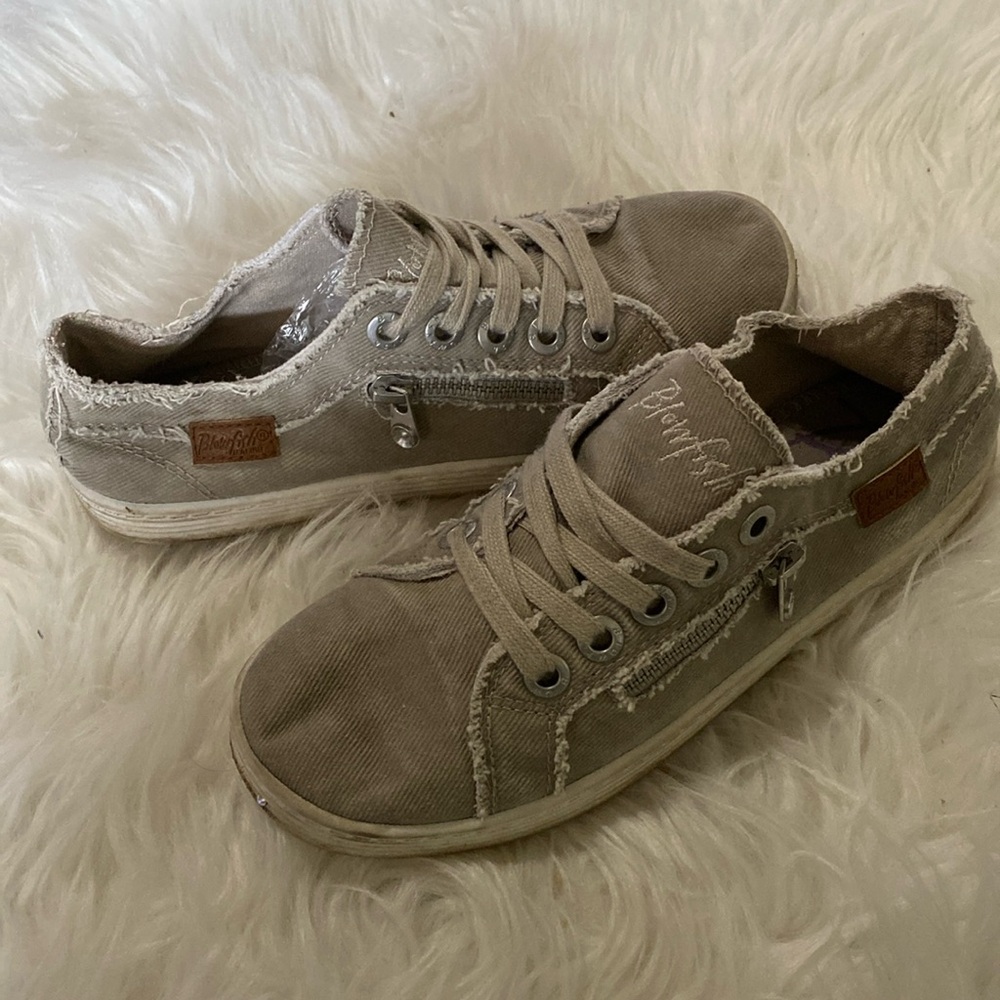 Blowfish sneaker’s size 5.5
